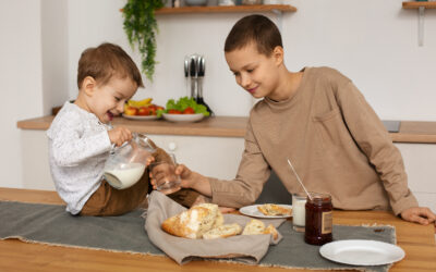 Enseñar Modales en la Mesa: Guía Completa de Expectativas Según la Edad